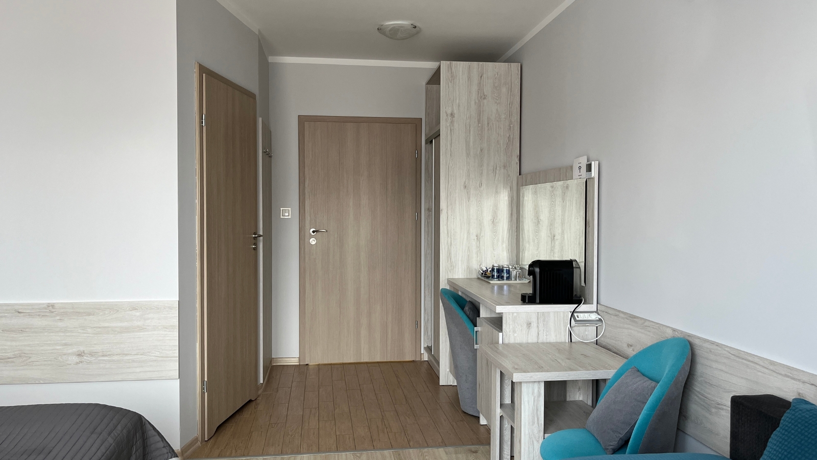 Pokój z balkonem - łazienka